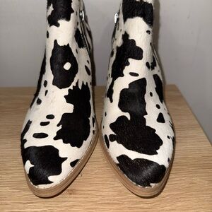 Very Volatile Black & White Cow Print Ankle Boots - Women